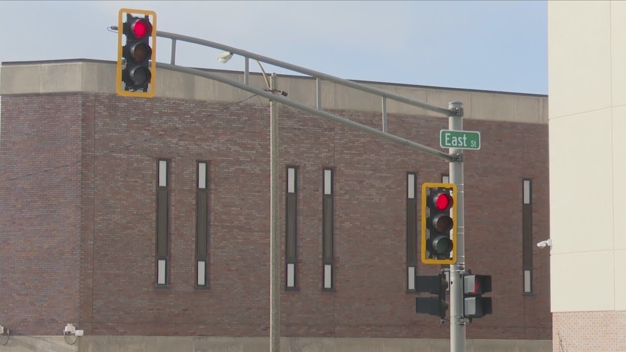 Bloomington council votes to delay decision on auto license plate ID cameras