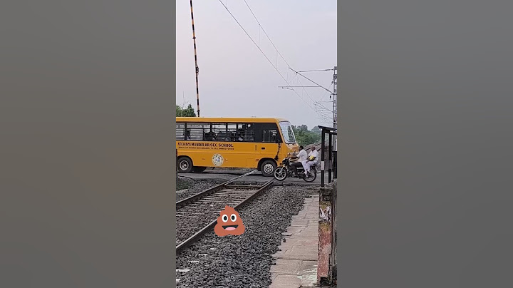 Train cross school bus omg 😡🙄 #shorts #trending #ytshorts