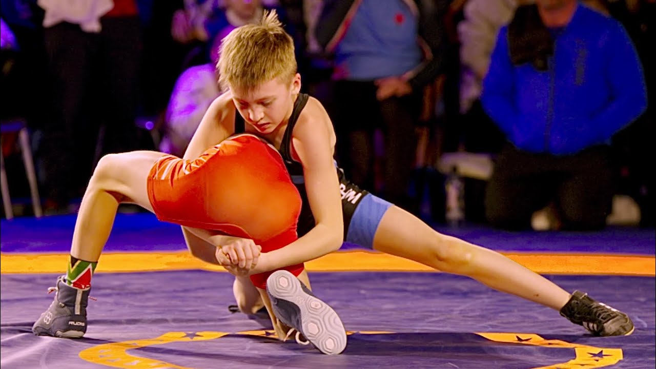 South Africa vs Estonia/Ukraine U12 Le Roux Haycok vs Artjom Silemko 32kg. Freestyle boys wrestling.