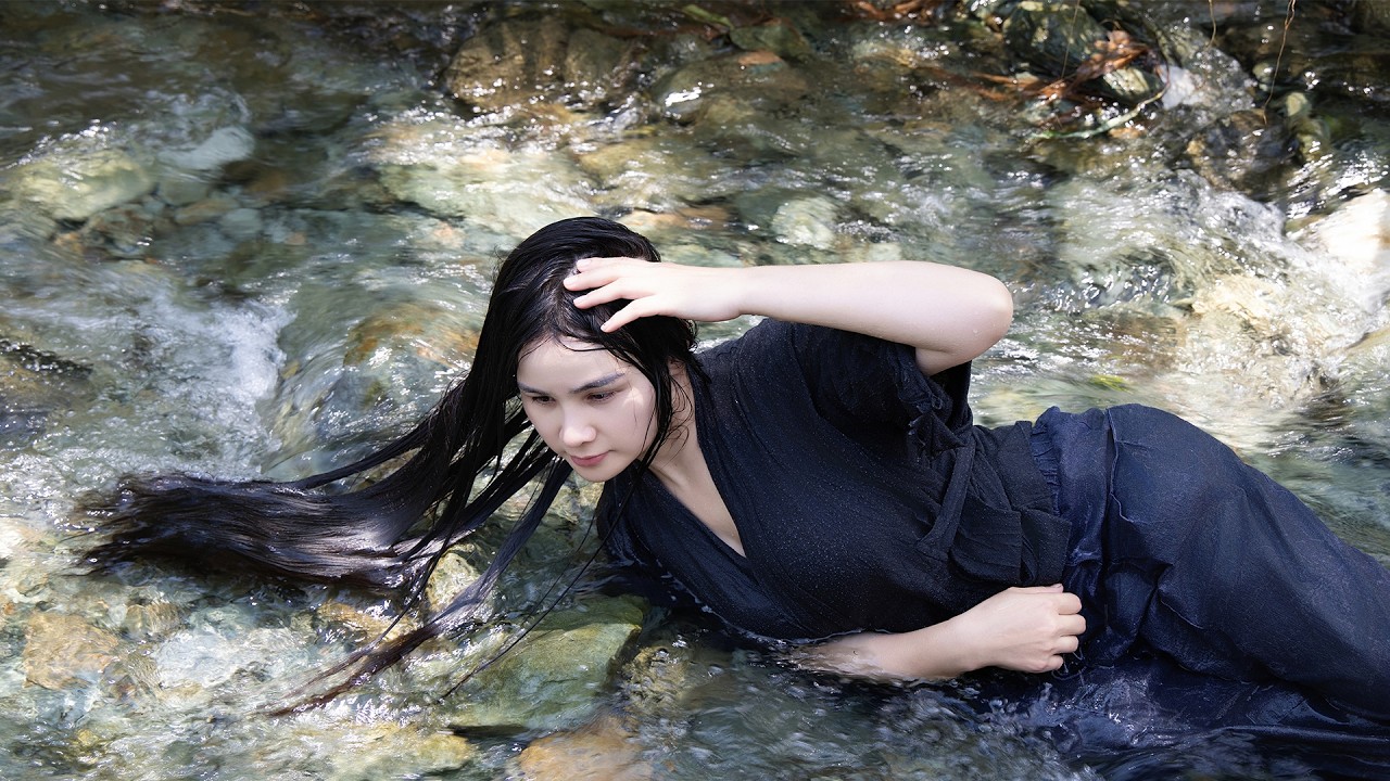 Сбор диких фруктов: удачный день в лесу после долгих дождливых дней