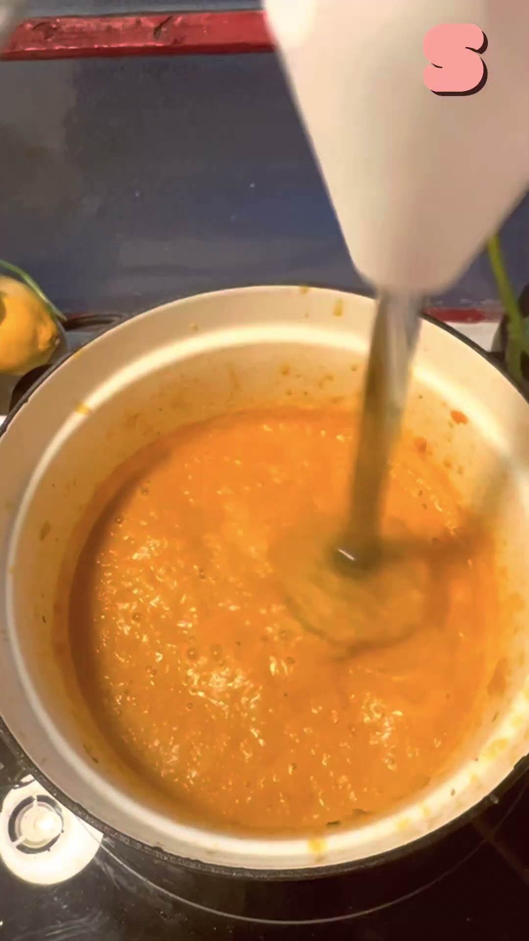 Karottensuppe mit Curry &amp; Kokosmilch 🥕 | Schnelles Suppenrezept - YouTube