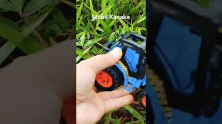 Mencari Dan Menemukan Mainan Traktor