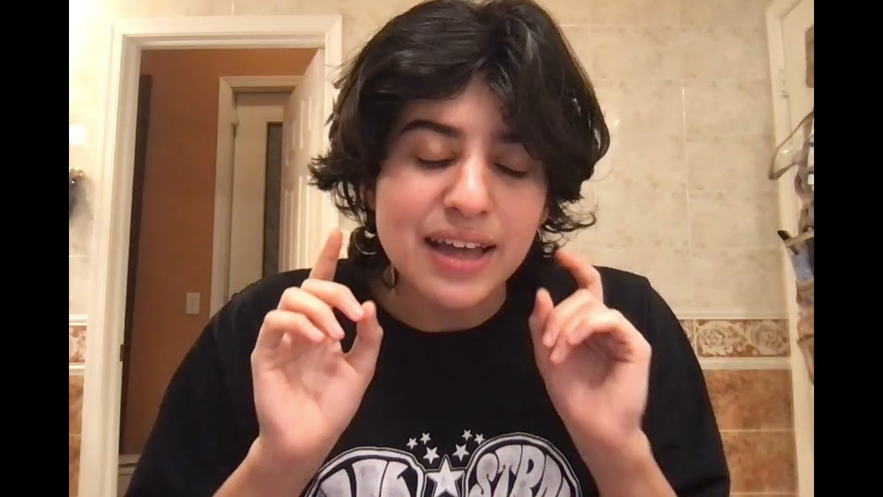 how to pee in the pool with nobody noticing