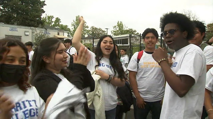 Oakland Unity High School celebrates sending 80% of seniors to 4-year colleges