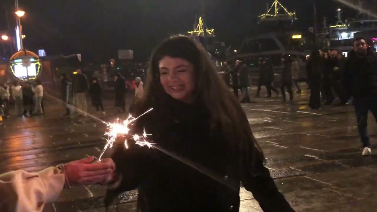 تعالوا اقضوا يوم معنا براس السنة🥳🎆