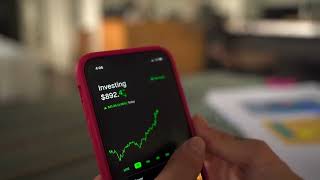 Trading on mobile - Copyright Free Video screenshot 5