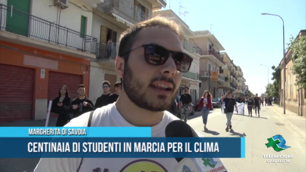 Margherita di Savoia Centinaia di studenti in marcia per il clima TG Teleregione 24 05 2019 1