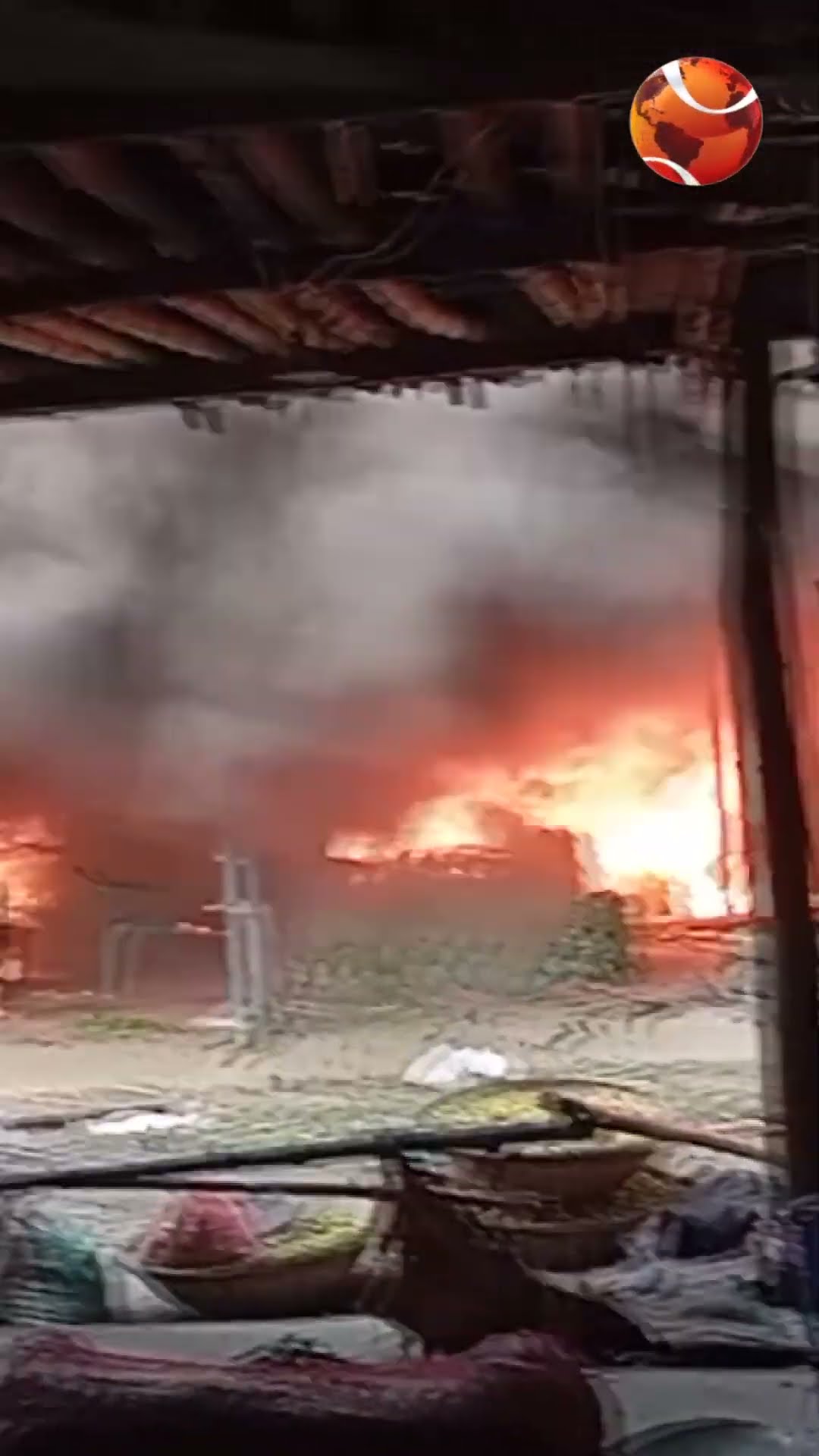 গাজীপুর বাইপাস চৌরাস্তা কাঁচা বাজারে আগুন #gazipur #bazar #fire #Channel24