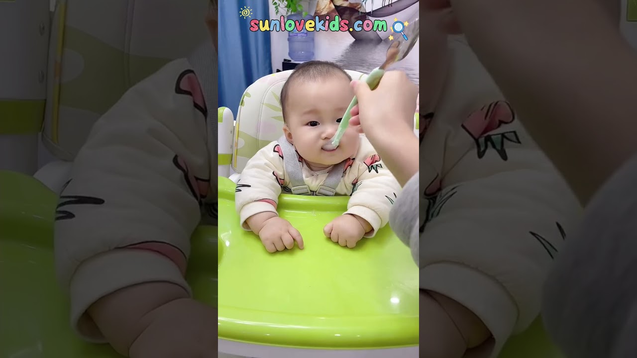 Feeding fruits is made easy and enjoyable with this baby double-headed mud scraper spoon. 