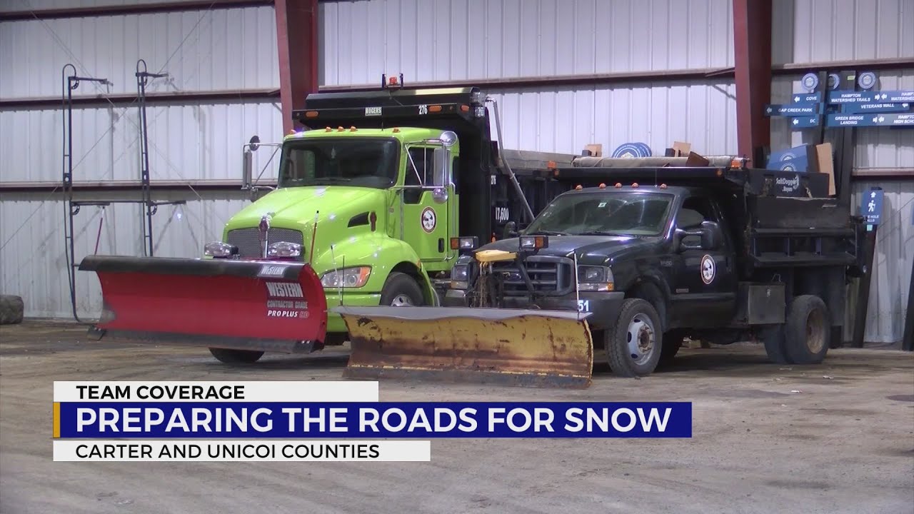 Preparing the roads for snow - YouTube