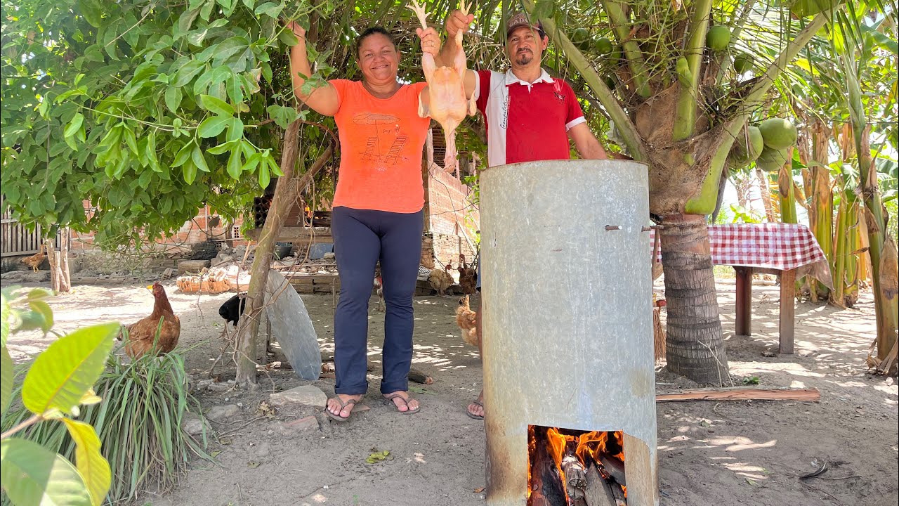Inventamos um Forno Caseiro e Assamos um Frango de Dar Água na Boca! 🍗