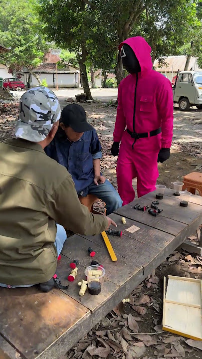 GAWAT! Kalah Main Catur, Pria Ini Digeret Pink Guard | Squid Game