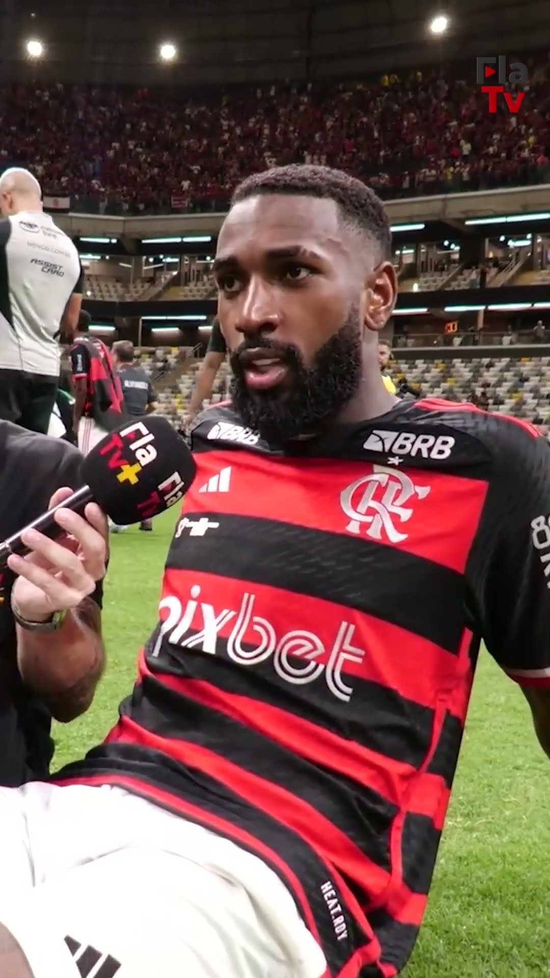 Gérson vai atrás de mais conquistas com o Manto Sagrado! Com pés no chão e muita fé! #flatv