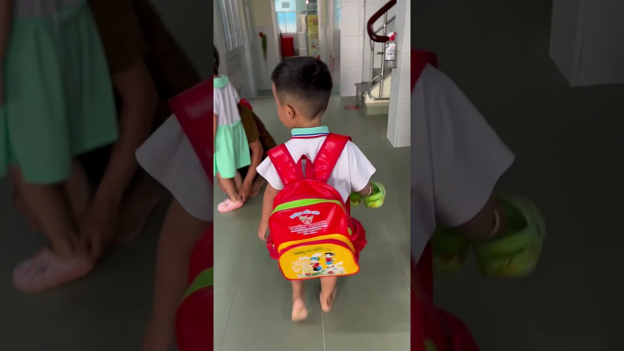 Bé đi học ngoan ❤️❤️❤️#Shorts# - youtube