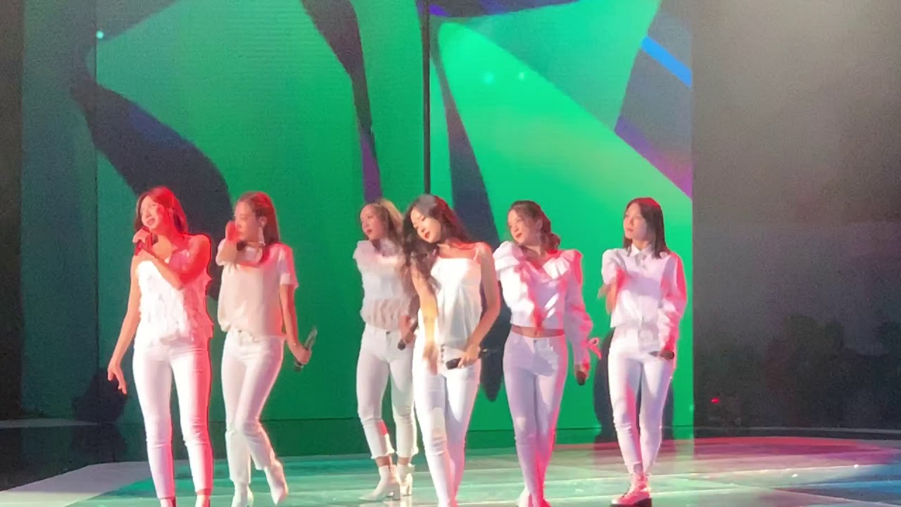 Apink (에이핑크) - I'm So Sick (1도 없어) @ Lazada Supershow 191110