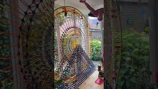 Lot van Os bouwt een gigantisch K'nex-reuzenrad in de woonkamer (@lotvanos)