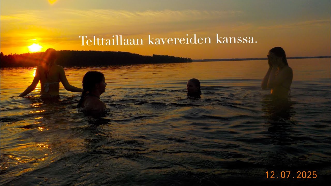 Yövytään rannalla kavereiden kanssa. 