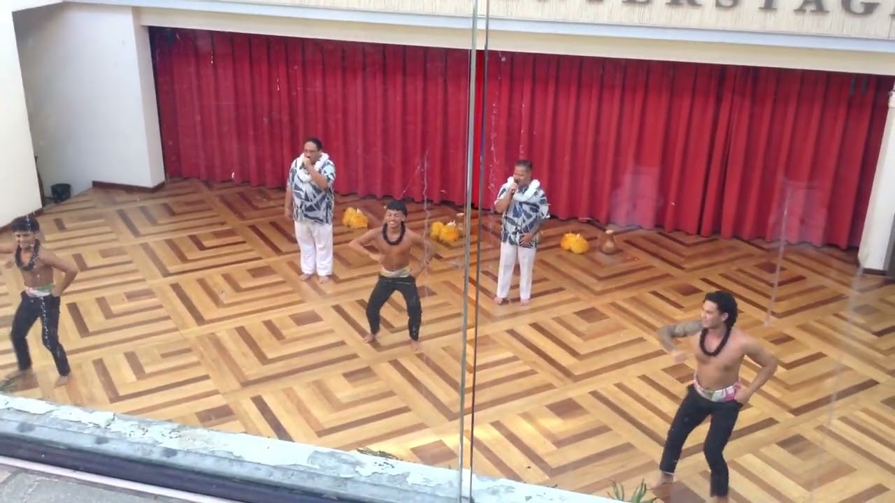 Ala Moana center stage show hual Hawaii