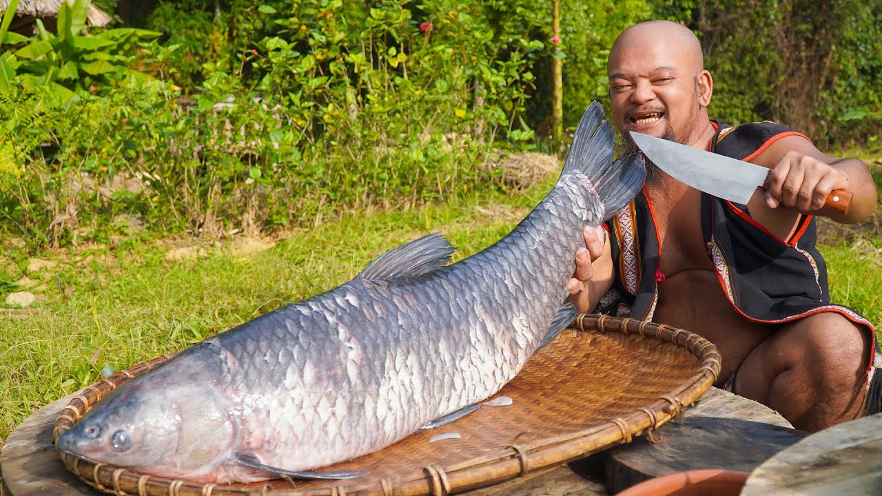 Grilled Giant Grass Carp - Super Spicy Grilled Grass Carp Recipe - Dwarf Food