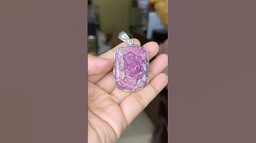 Mặt Dây Di Lặc Chân Quỳ Đá Ruby Tự Nhiên Bọc Bạc Ta 001