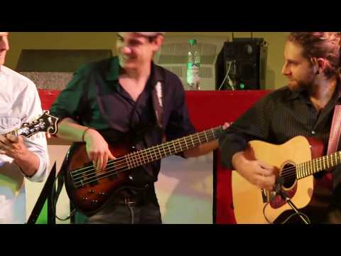 "Grandfather´s Clock" , Red Wine and a sensationel Bass-solo at Adiaha´s Bluegrass Camp