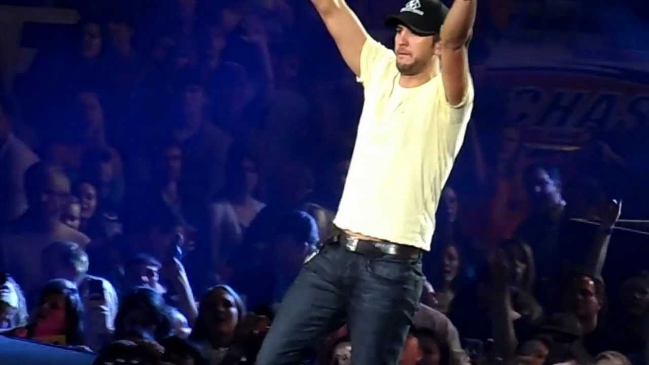 Luke Bryan Do I (clip) Live from Huntsville, Alabama January 18