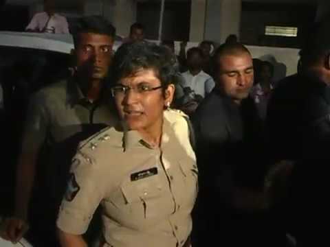 వ స ప న త ల క స ట గ వ ర న గ Ycp Mla Narayana Reddy Vs Tirupati Urban Sp Jayalaxmi Youtube