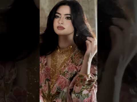 من كثر ماهي حلوه موت تحس هي اللي مختاره ملامحها