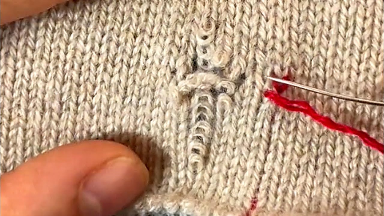How to Repair a Hole in a Knitted Sweater Without Leaving a Trace at ...