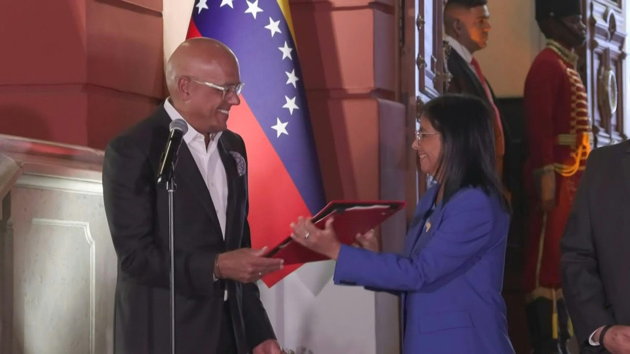 Venezuela: la présidente par intérim signe la loi d'amnistie | AFP Images