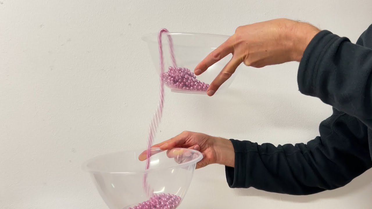 Модель/аналогия с цепочкой из чаш и бусин для обучения разнице потенциалов и току