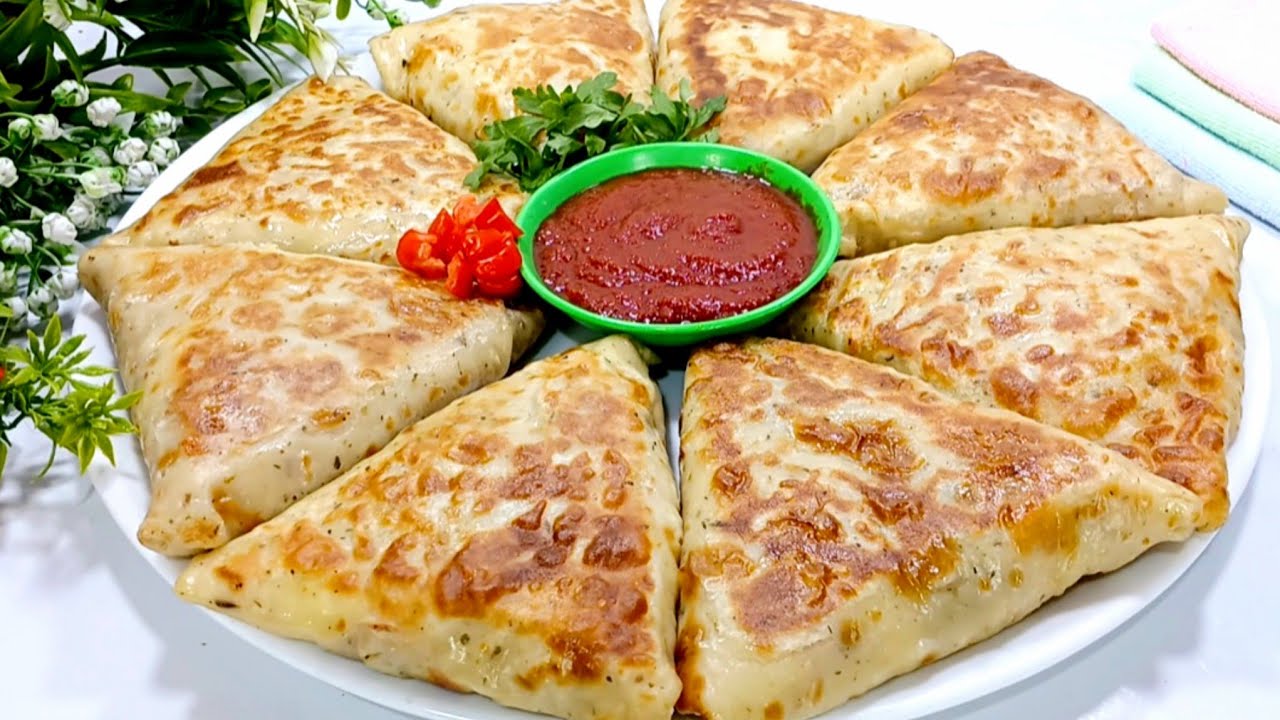 أحلي من الكريب وأسهل من البيتزا❗️جربي فطائر الطاسة السريعه بالطريقة دي بدون عجن ولافرد ولافرن هتبهرك