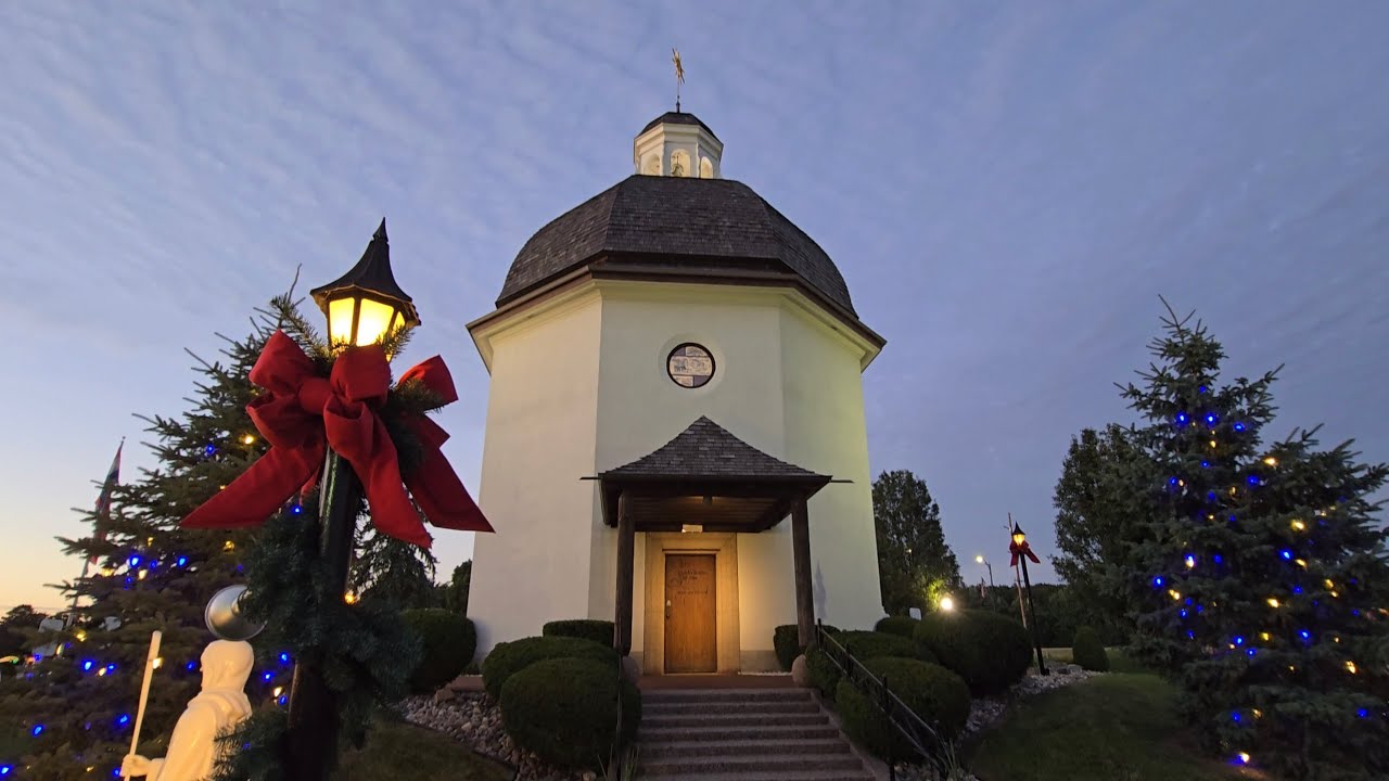 Bronner's Christmas Wonderland Lights At Night 4K