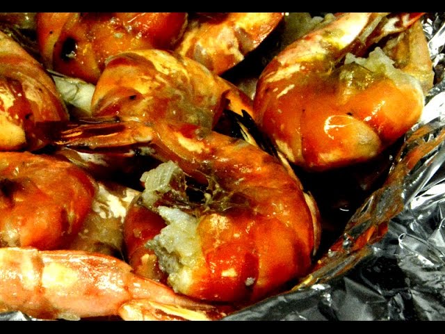 Baked Salty Tiger Prawns in salt / ginger bed | HAPPY WOK