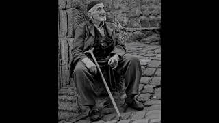 Sen bir devsin, yükü ağırdır devin!Kalk ayağa, dimdik doğrul ve sevin!Necip Fazıl Kısakürek