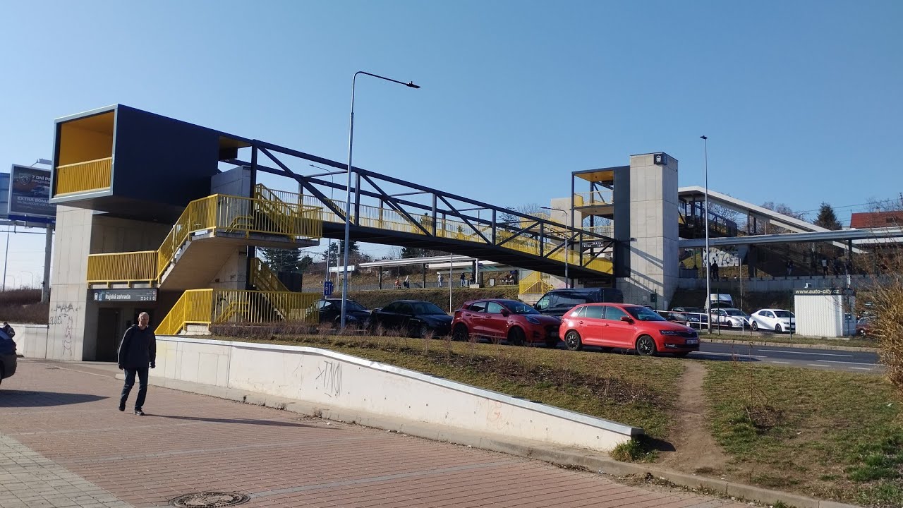 DOUBLE CITY ELEFANT train - new multi-level transfer bridge between train station and metro station 