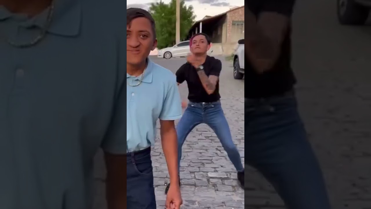 Cremosinho e seu amigo Estenislaw dançando na Rua