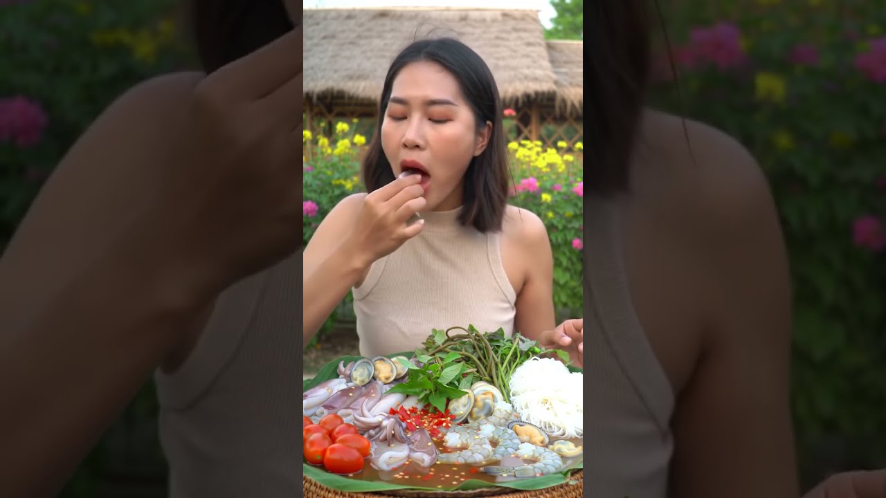 Eating Uncooked Spicy Seafood Mukbang 