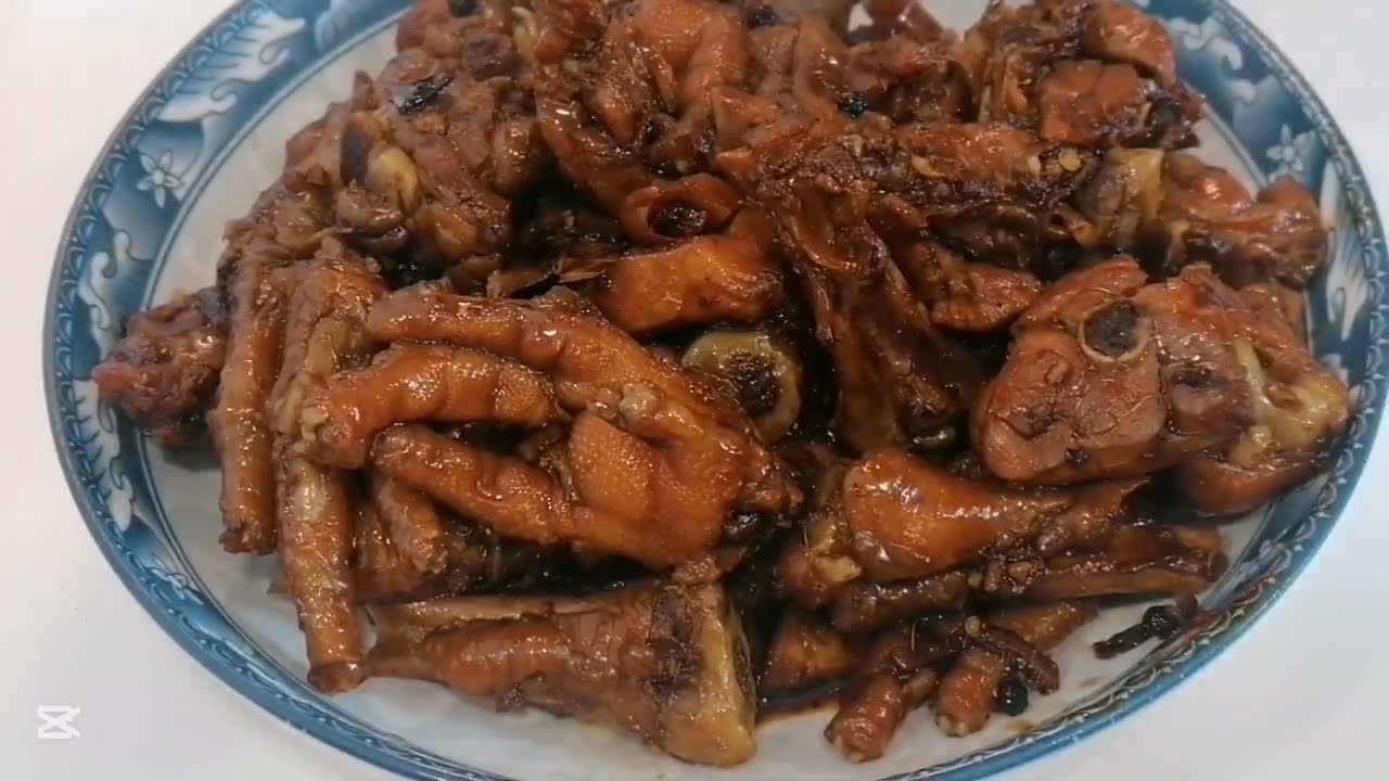 DELICIOUS CHICKEN ADOBO SOY SAUCE BRAISED CHICKEN LEGS & FEET RECIPE