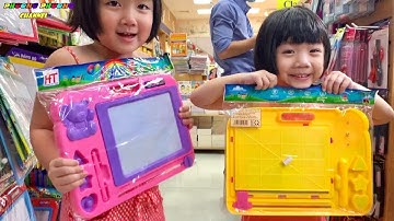 cuộc phiêu lưu của 2 chị em phương phương tới nhà sách mua bảng vẽ nam châm