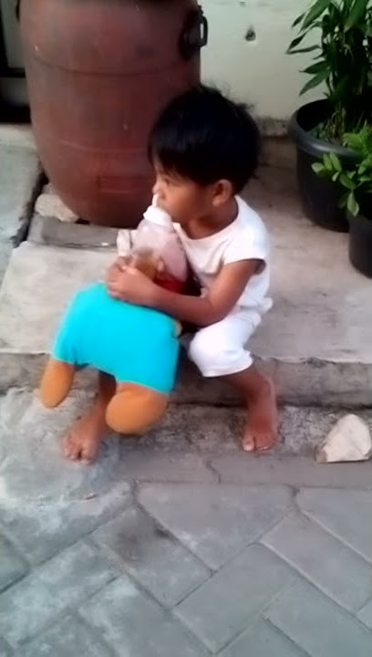 Orang jadi tong sampah