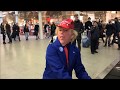 DONALD TRUMP PLAYS BOOGIE PIANO AT THE MALL
