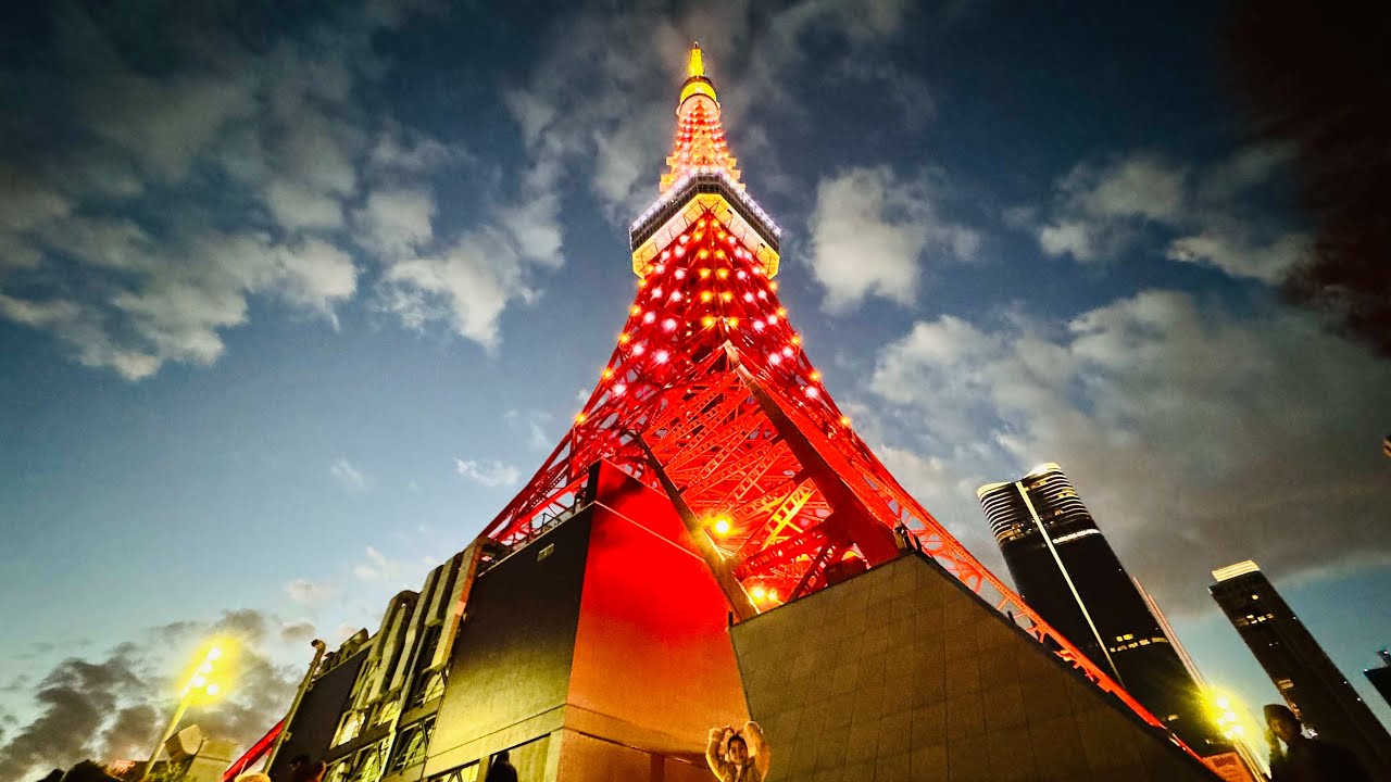 Marunouchi (Tokyo) Station and Tokyo Tower  丸の内（東京）駅と東京タワー
