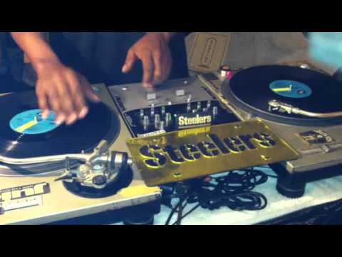 Dj jazzy jeff scratching live