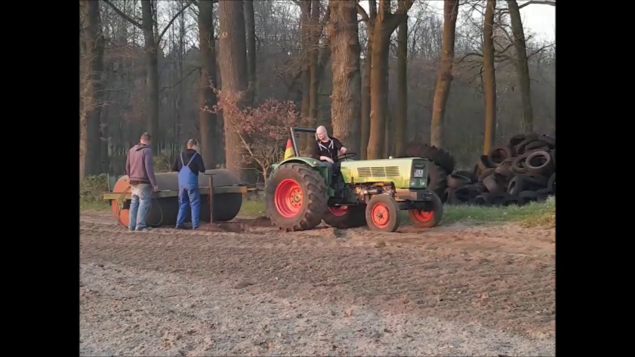 Walze ziehen mit Deutz D40.1 (und sitzt dann fest)