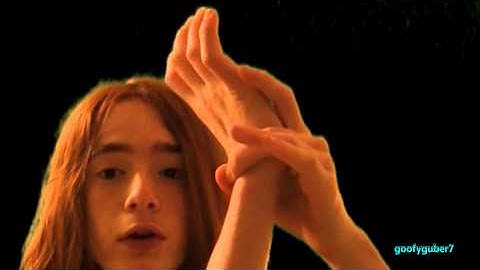 How to crack your wrists