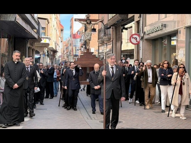 PROCESIÓN DEL CRISTO DE LOS AFLIGIDOS 🙏 así se ha vivido este recorrido de oración en Benavente