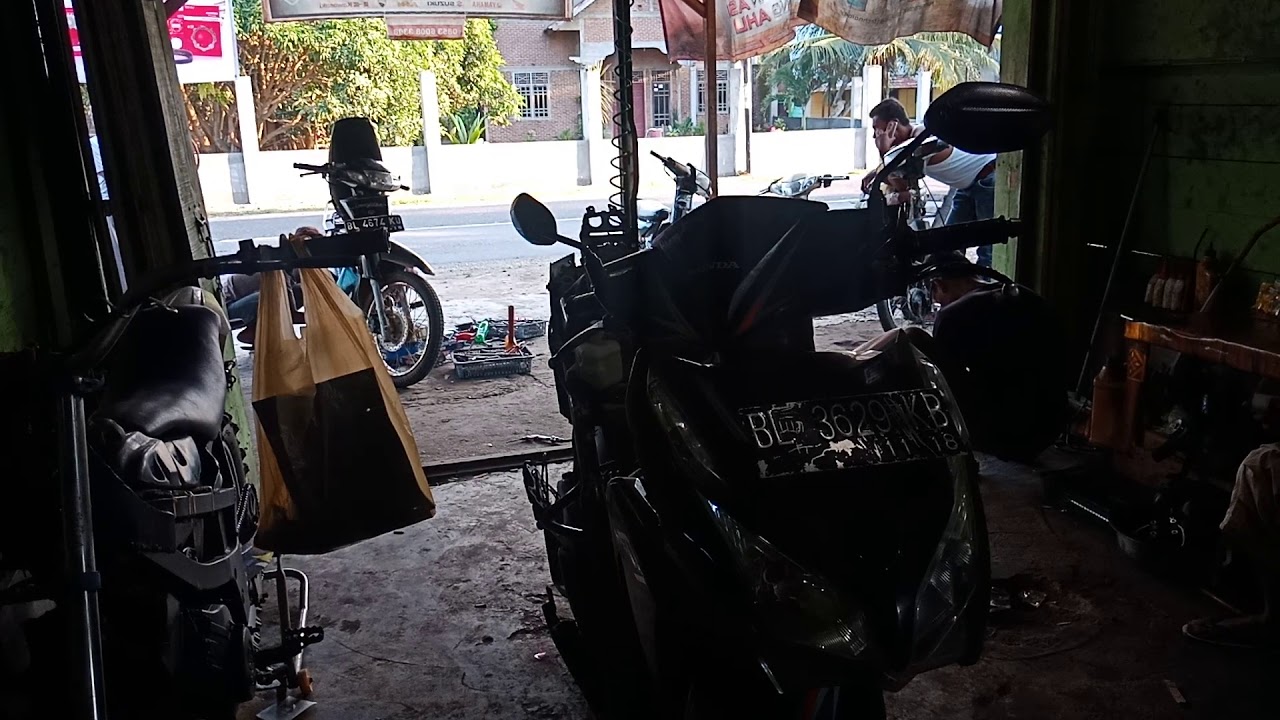 Suasana di bengkel yg menegang kan