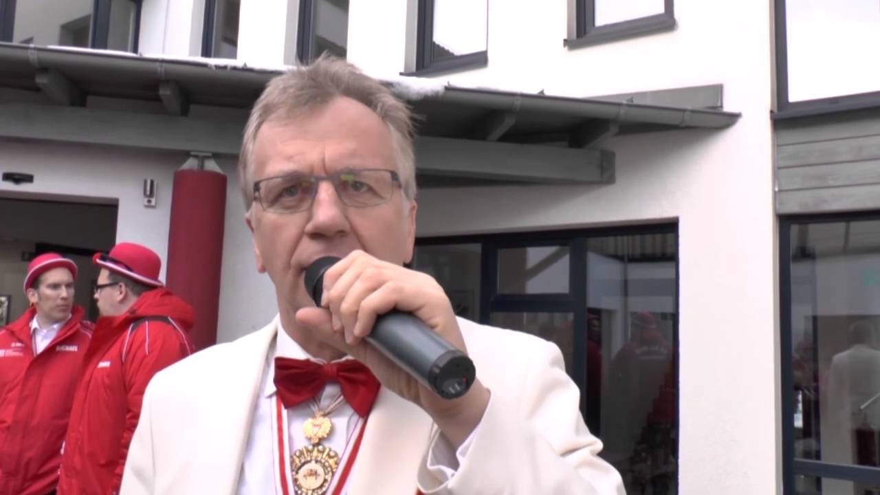 Karneval: Hier gibt es ordentlich auf die Narrenkappe für die Düsseldorfer!