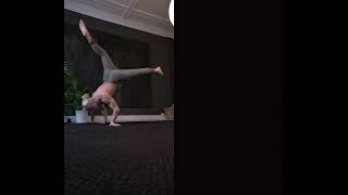 #challenge #handstandpress #dance #handstandworkout #motivation #handstanding #handstandflow